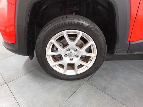 Used 2019 Jeep Renegade Latitude w/ Cold Weather Group image 28