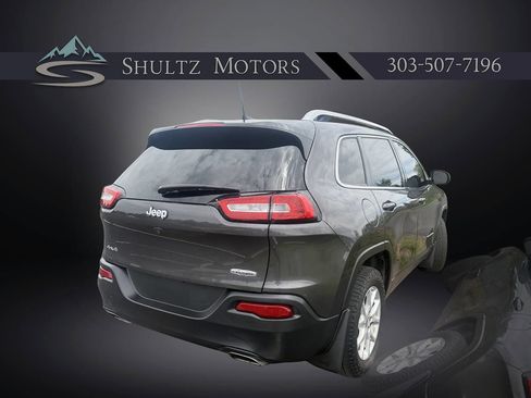 Used 2018 Jeep Cherokee Latitude Plus w/ Cold Weather Group AWD/4WD image 5