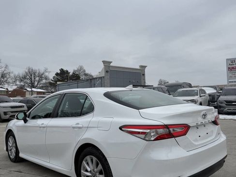 Used 2020 Toyota Camry LE image 4