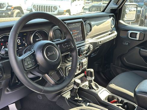 Certified 2023 Jeep Wrangler Unlimited w/ Sun & Screen Package AWD/4WD image 16