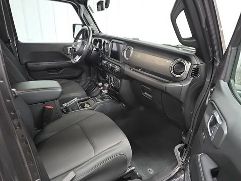 Used 2022 Jeep Wrangler Unlimited Sahara w/ Cold Weather Group AWD/4WD image 15