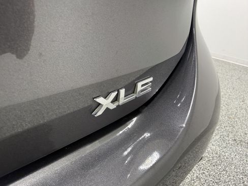 Used 2021 Toyota Highlander XLE FWD image 6