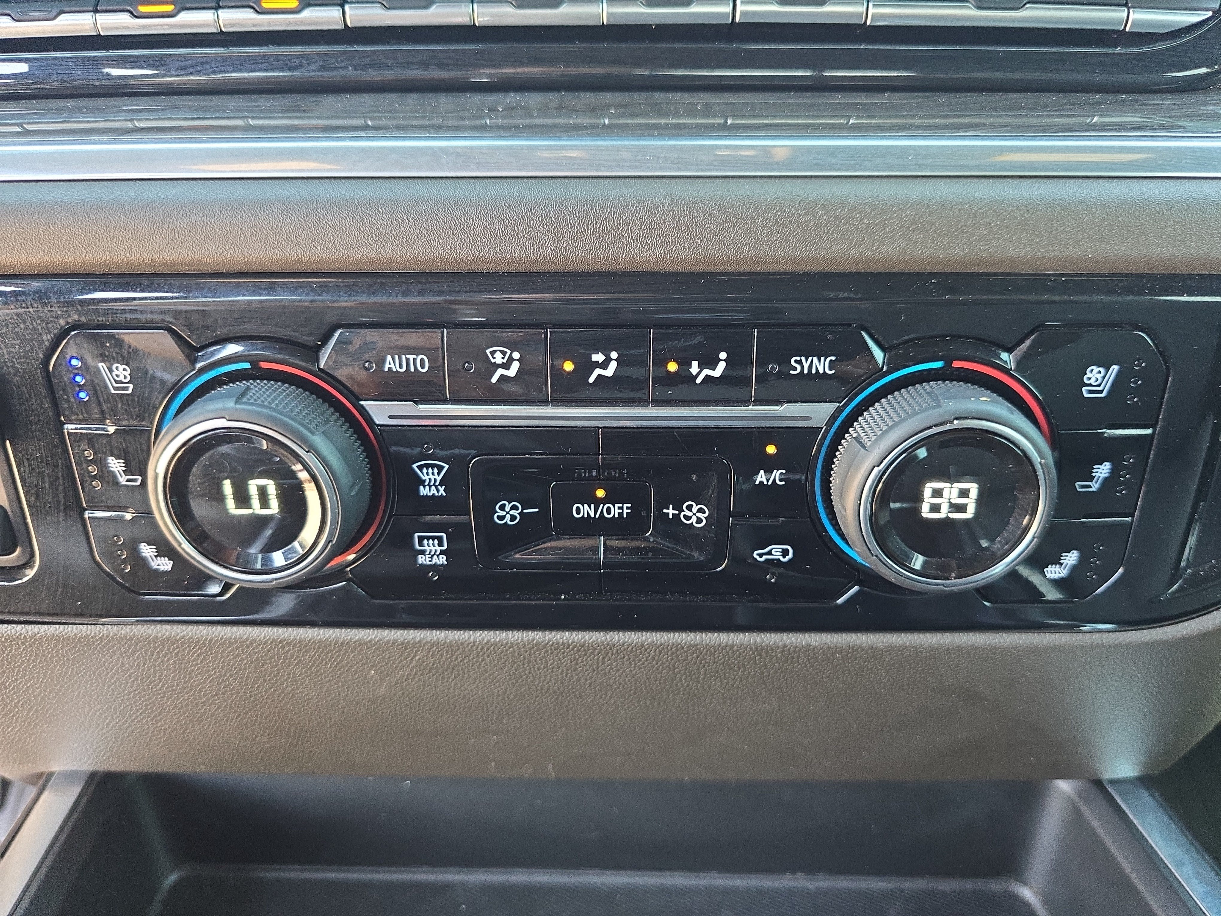 Used 2024 Chevrolet Silverado 1500 LTZ AWD/4WD image 20
