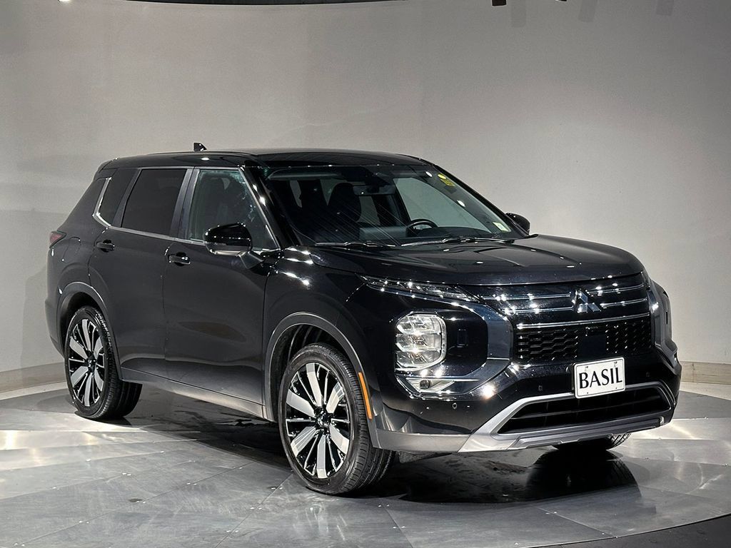 Used 2025 Mitsubishi Outlander AWD image 41