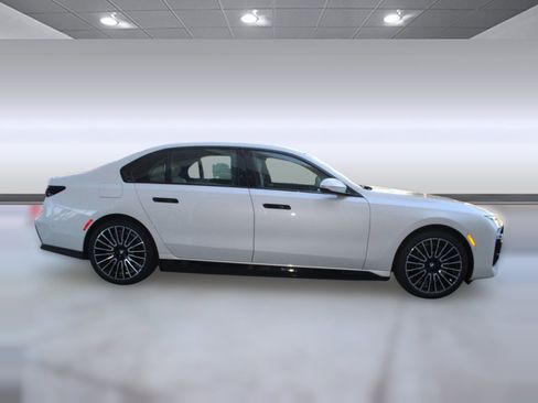 Used 2026 BMW i7 eDrive50 image 8