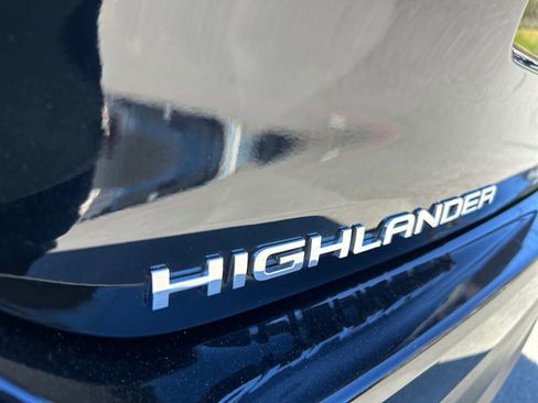 Used 2022 Toyota Highlander XLE image 31