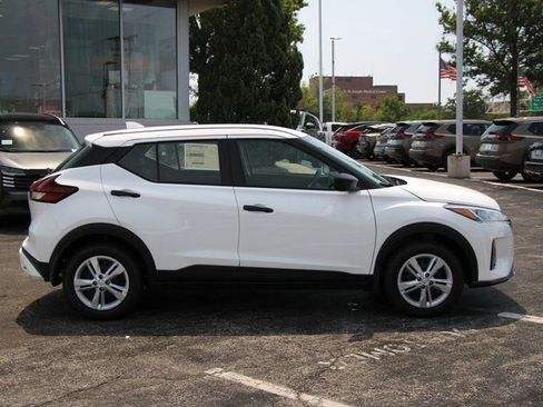 New 2025 Nissan Kicks Play S image 10