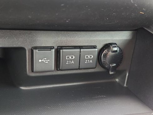 Used 2021 Toyota Highlander XLE FWD image 20