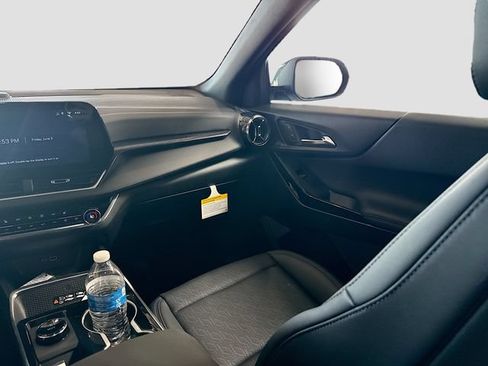 New 2026 Chevrolet Equinox LT w/ Convenience Package II FWD image 23