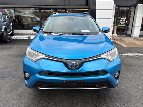Used 2018 Toyota RAV4 XLE image 8