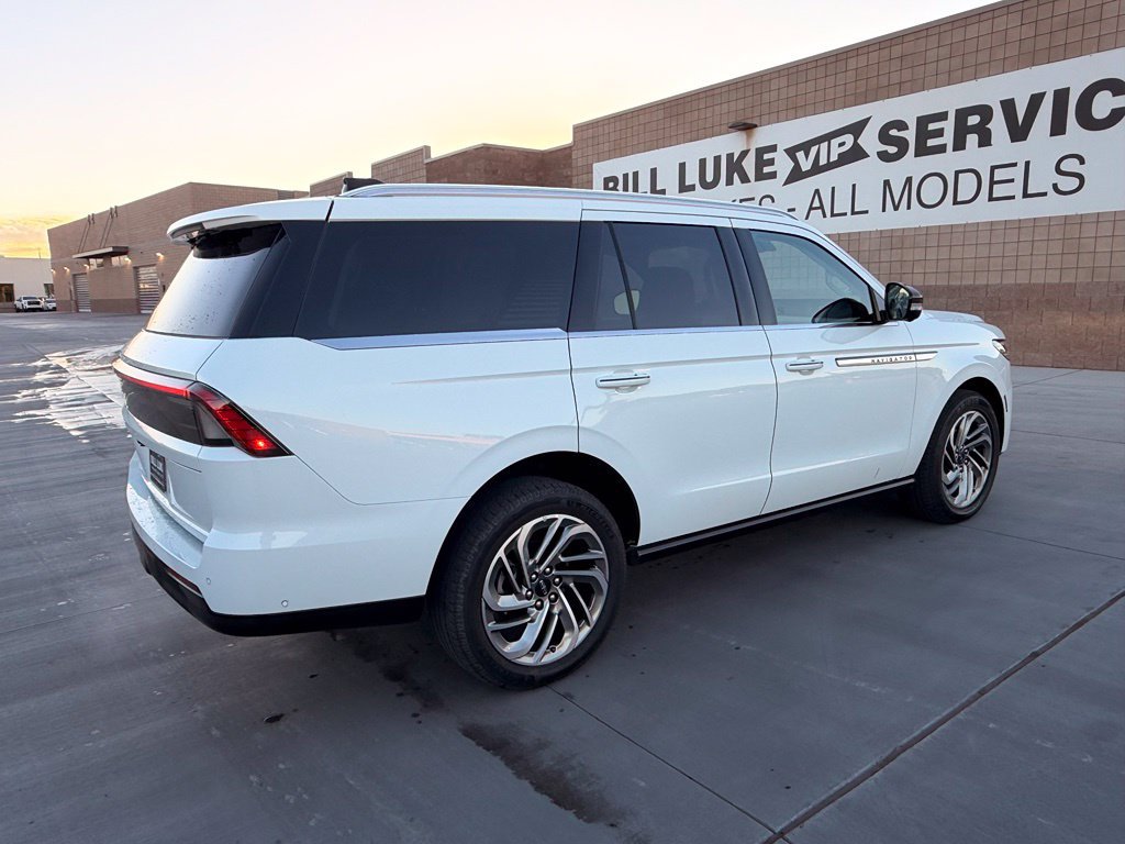 Used 2025 Lincoln Navigator Reserve AWD/4WD image 8