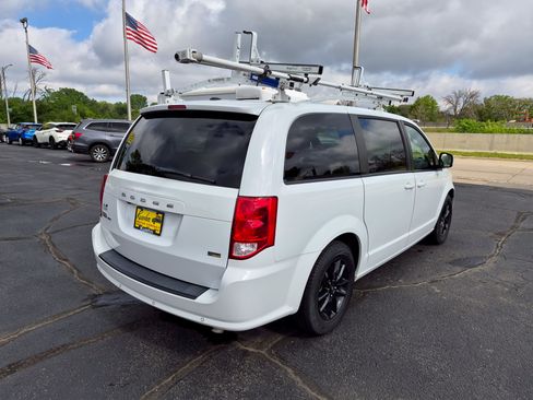 Used 2019 Dodge Grand Caravan SE FWD image 8