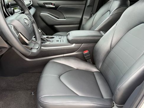 Used 2026 Toyota Highlander XLE AWD/4WD image 9