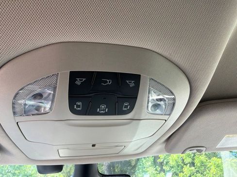 Used 2022 Chrysler Pacifica Touring-L FWD image 28