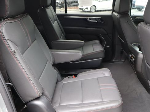 Used 2025 Chevrolet Suburban RST w/ Comfort Package AWD/4WD image 36
