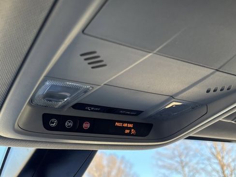 Used 2023 GMC Acadia SLE image 39