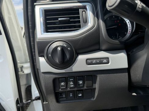 Used 2017 Nissan Titan PRO-4X AWD/4WD image 24