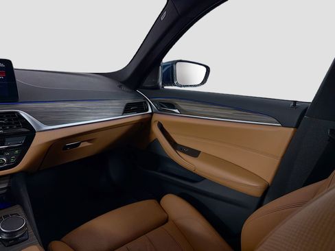 Used 2023 BMW 540i w/ Premium Package image 27