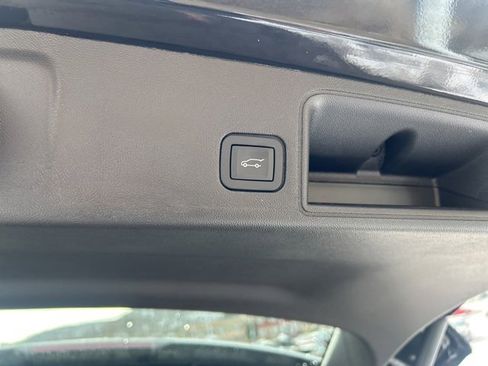 Used 2024 GMC Terrain SLT w/ Elevation Edition image 16