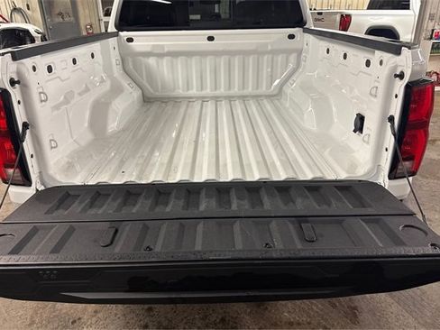 Used 2024 Chevrolet Colorado Z71 w/ Z71 Convenience Package 2 image 13