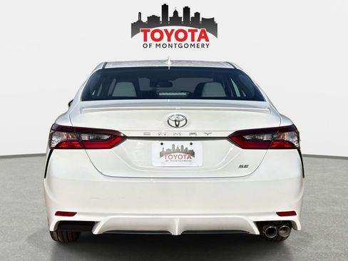 Used 2024 Toyota Camry SE image 4