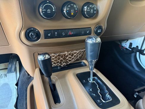 Used 2014 Jeep Wrangler Unlimited Rubicon w/ Connectivity Group AWD/4WD image 24