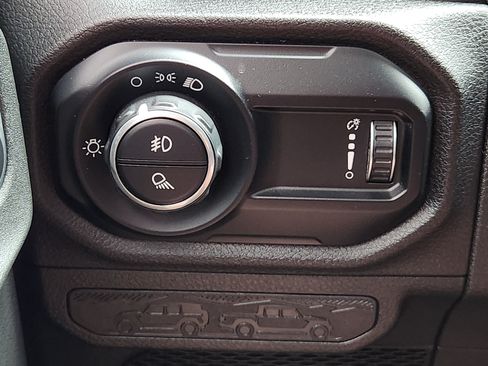 Used 2025 Jeep Gladiator Sport AWD/4WD image 25