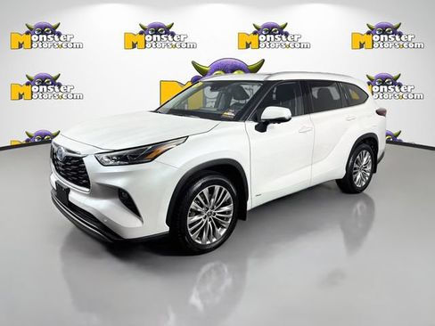 Used 2024 Toyota Highlander Platinum AWD/4WD image 1