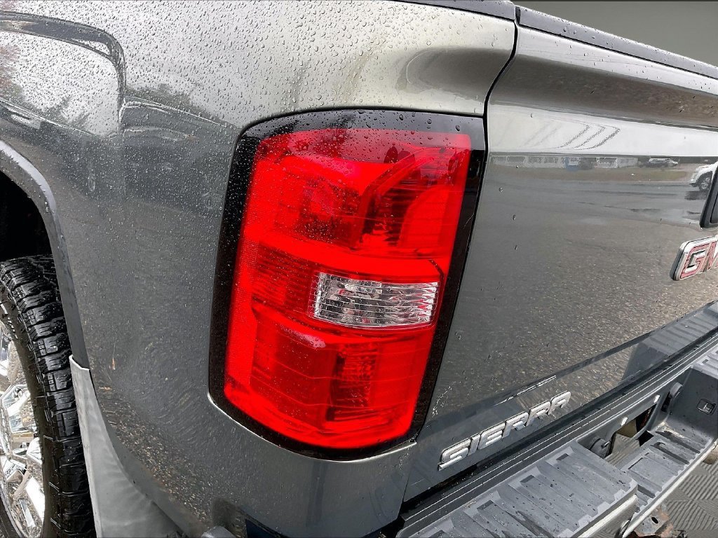 Used 2018 GMC Sierra 2500 Denali w/ Duramax Plus Package AWD/4WD image 32
