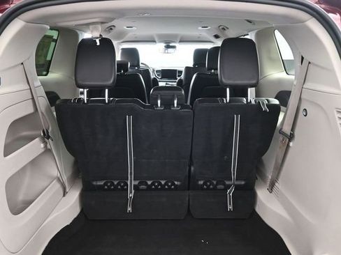 Used 2023 Chrysler Pacifica Touring-L image 29