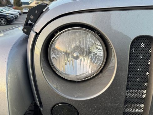 Used 2013 Jeep Wrangler Unlimited Freedom Edition image 10