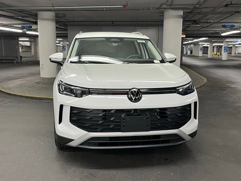 New 2026 Volkswagen Tiguan SE FWD image 31