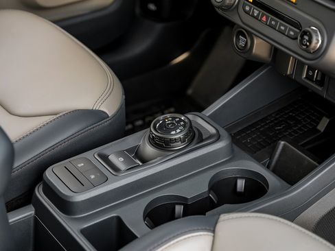 Used 2025 Ford Maverick Lariat w/ 4K Tow Package image 29