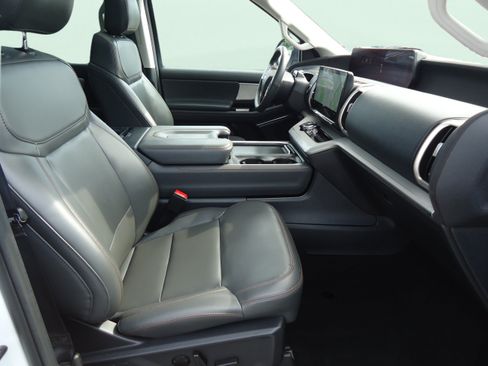 Used 2025 Ford Expedition Max Active AWD/4WD image 27