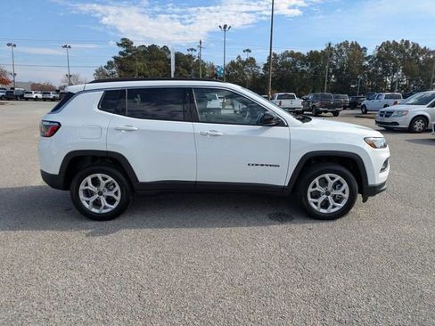 New 2026 Jeep Compass Latitude image 10