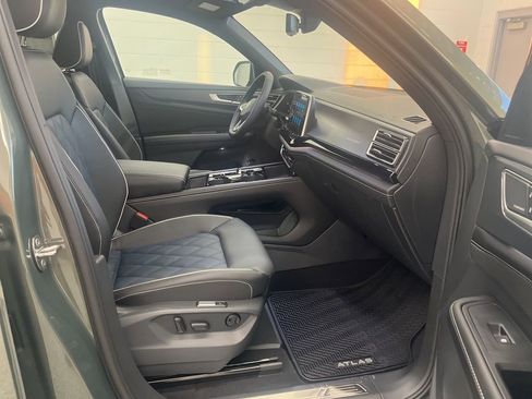 New 2026 Volkswagen Atlas Cross Sport SEL Premium R-Line AWD/4WD image 40