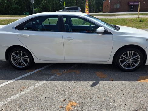Used 2016 Toyota Camry SE FWD image 4