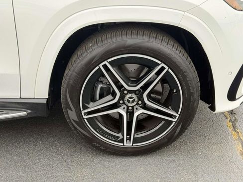 Used 2025 Mercedes-Benz GLS 450 4MATIC image 9