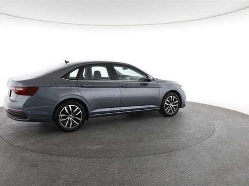 Used 2025 Volkswagen Jetta SE image 13