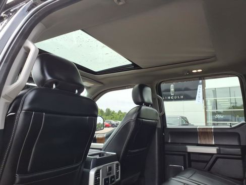 Used 2019 Ford F150 Lariat w/ Equipment Group 502A Luxury AWD/4WD image 16