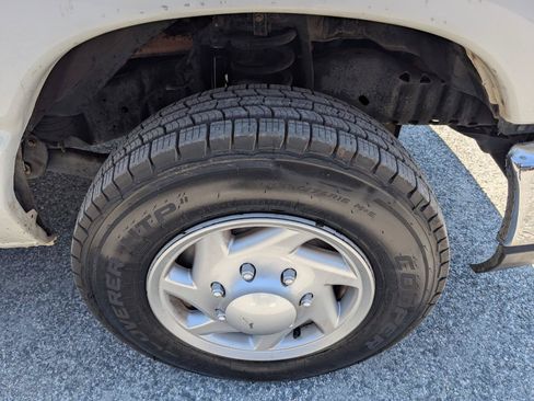 Used 2013 Ford E-350 and Econoline 350 XLT RWD image 9