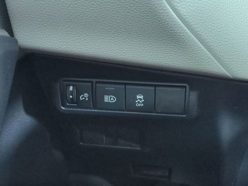 Used 2026 Toyota Corolla Cross L image 29