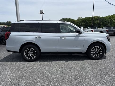 Used 2025 Ford Expedition Platinum AWD/4WD image 8