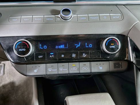 Used 2025 Hyundai Elantra SEL FWD image 24