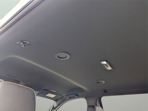 New 2025 Chevrolet Suburban Premier image 17