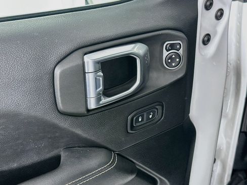 Used 2021 Jeep Wrangler Unlimited Sahara AWD/4WD image 15