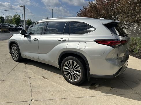 Used 2021 Toyota Highlander Platinum AWD/4WD image 7