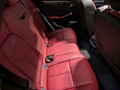 Used 2025 Porsche Macan image 25