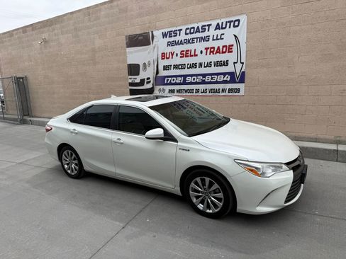 Used 2017 Toyota Camry XLE FWD image 2