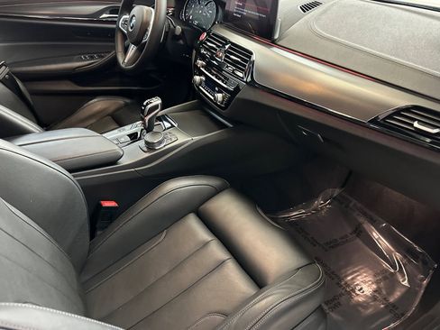 Used 2019 BMW M5 w/ Executive Package image 32